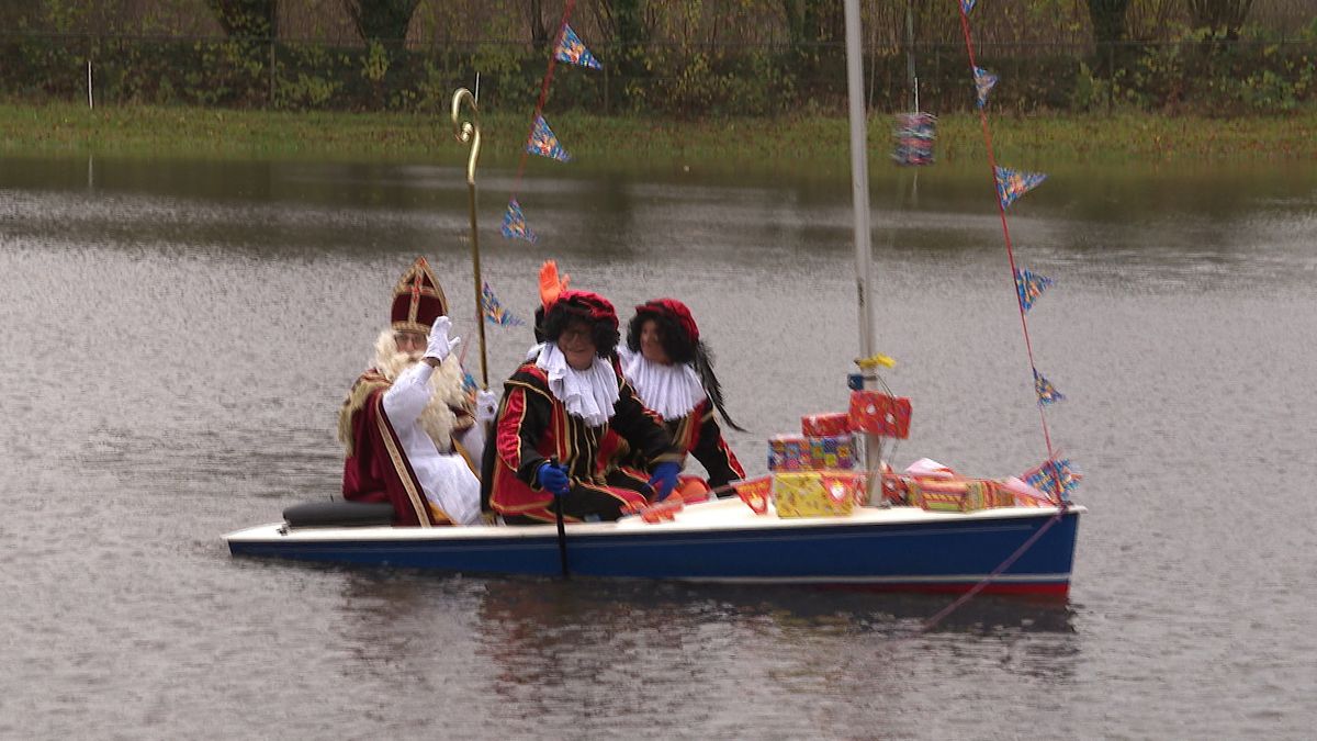 Het ging soms bijna mis, maar de Sint bereikt basisscholen in Drenthe