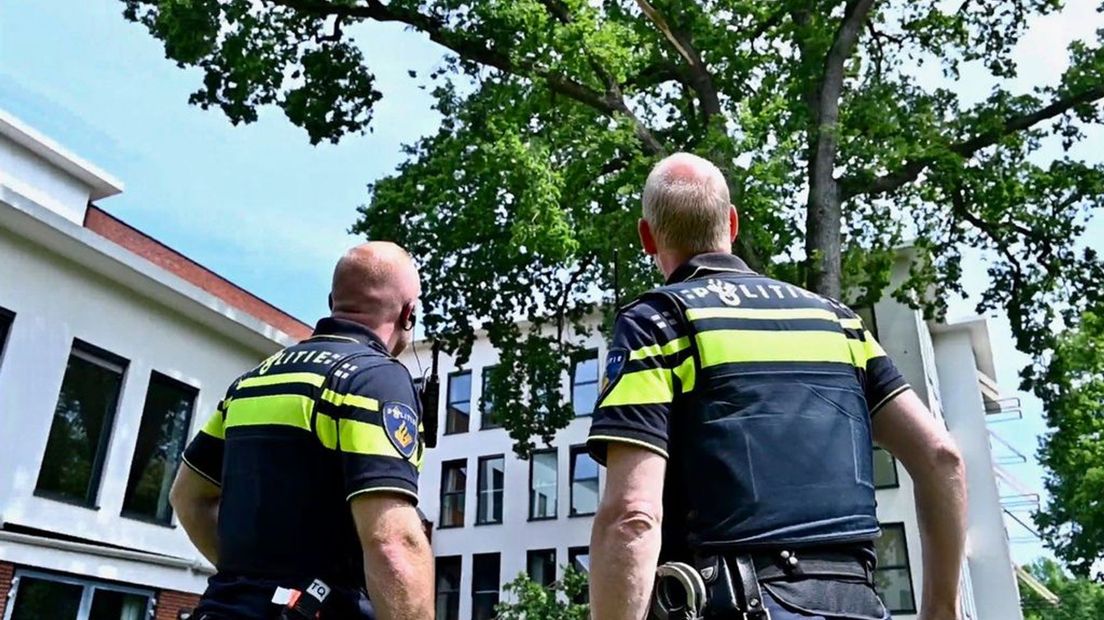 In Arnhem raakte een bewoonster van een zorgcentrum gewond door een afgebroken tak
