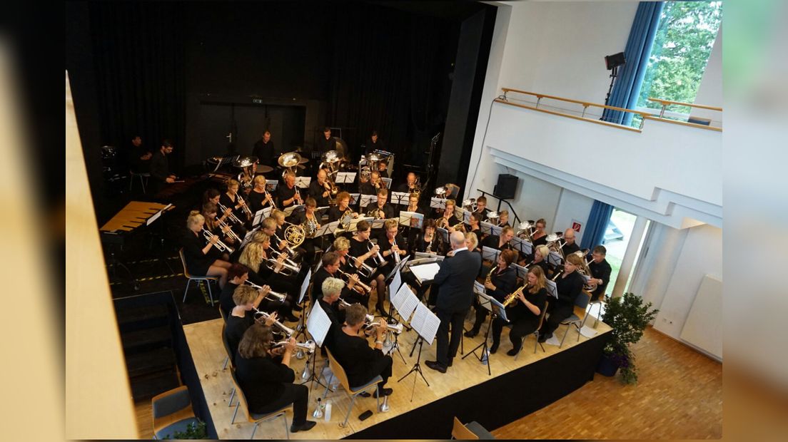 De fanfare fan kristlike muzykferiening Oranje út Minnertsgea yn aksje op it EK yn Dútslân