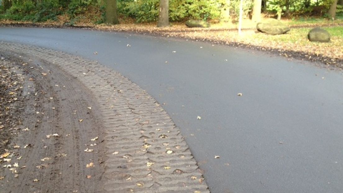 Grasbetonblokken maken de weg breder