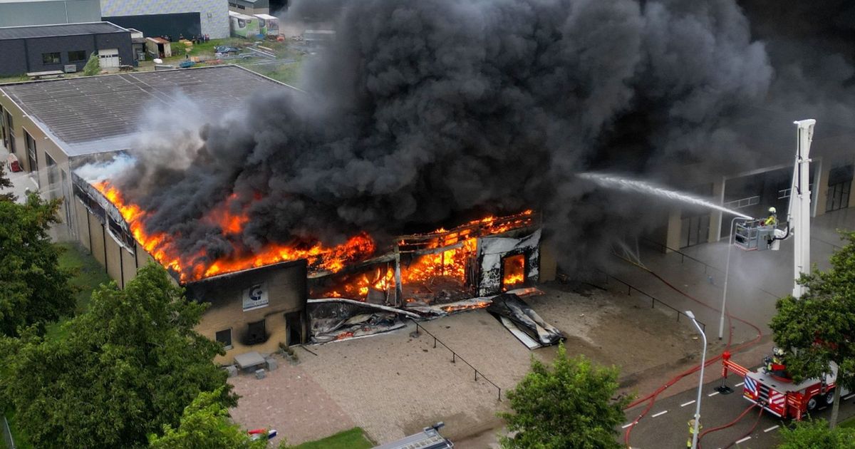 Two injured in major fire in Dokkum, building considered lost