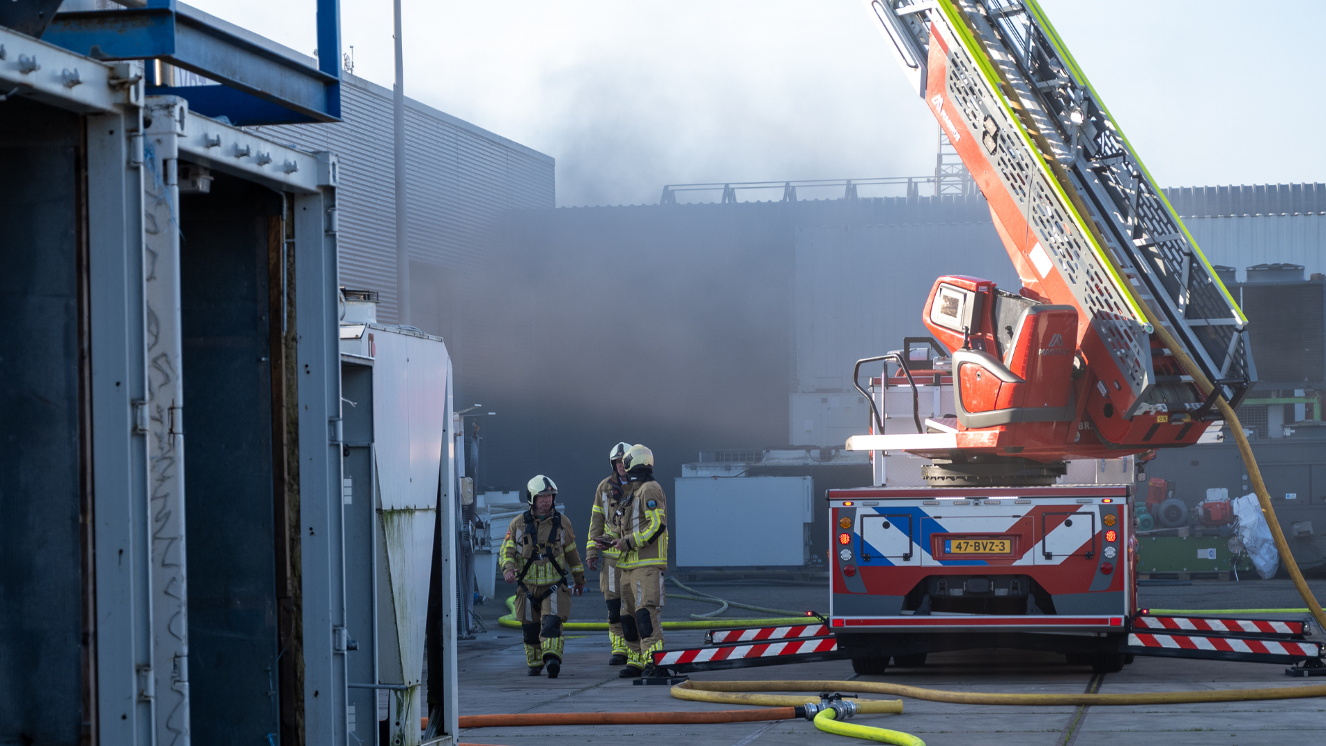 Brand in groot bedrijfspand Mijdrecht