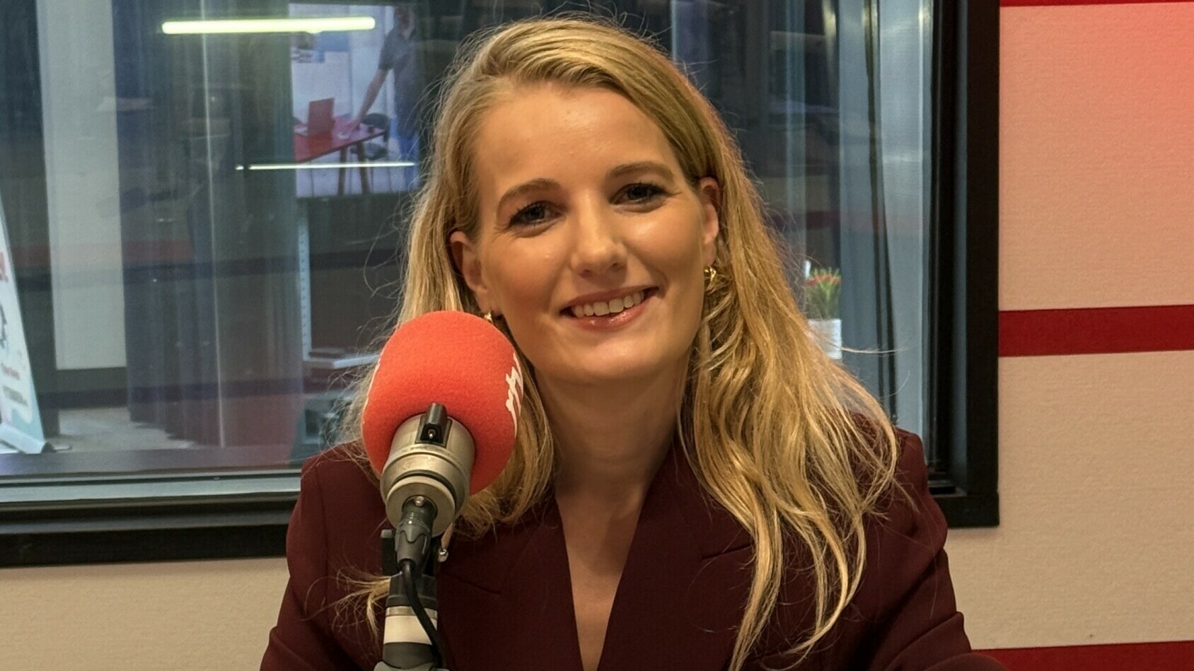 Sjoukje en Eric van Oosterhout onder dezelfde paraplu: 'Hoop dat hij binnenkort wordt gezien als de vader van'