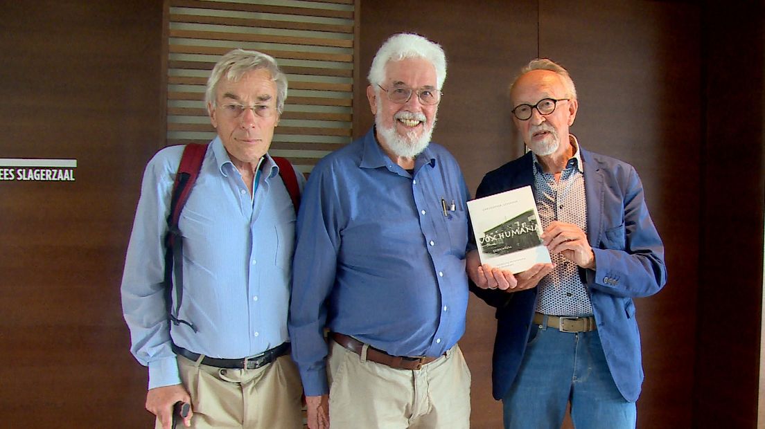 Anton Korteweg, oud-directeur van het Letterkundig Museum, Christopher Levenson, dichter en Ad Zuiderent de vertaler presenteerden het boek 'Vox Humana' in het Watersnoodmuseum