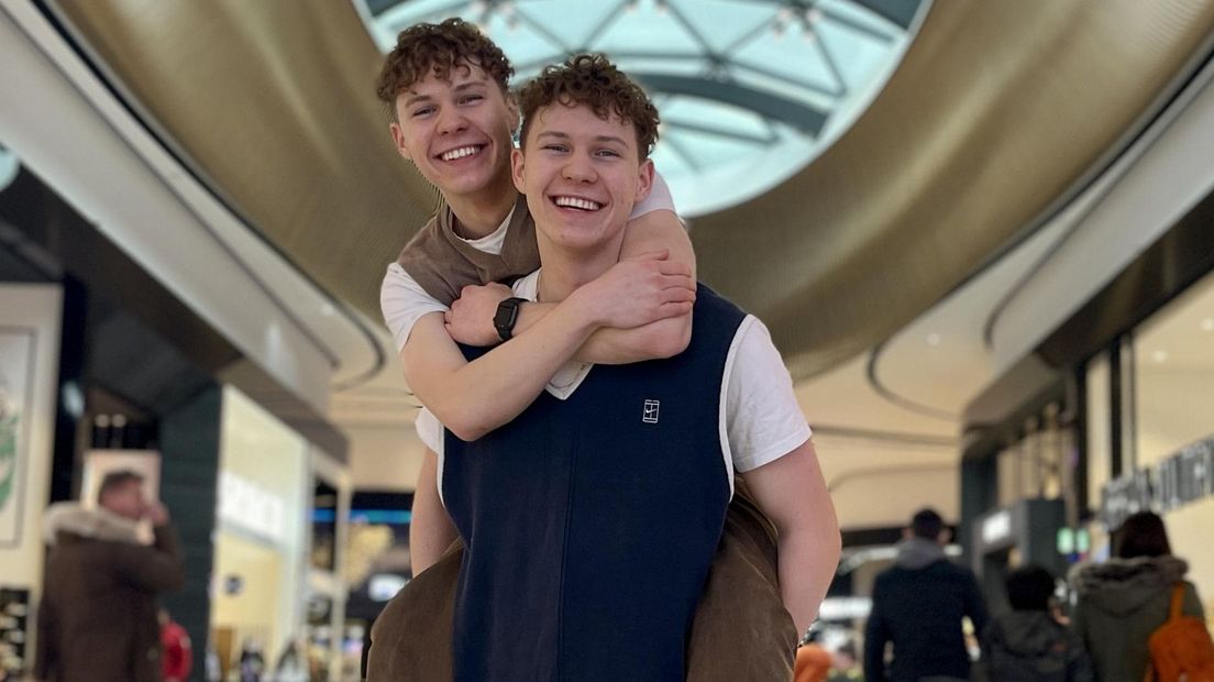 TikTok-tweeling Quinn en Aaron Bezemer | Foto via Beeld en Geluid