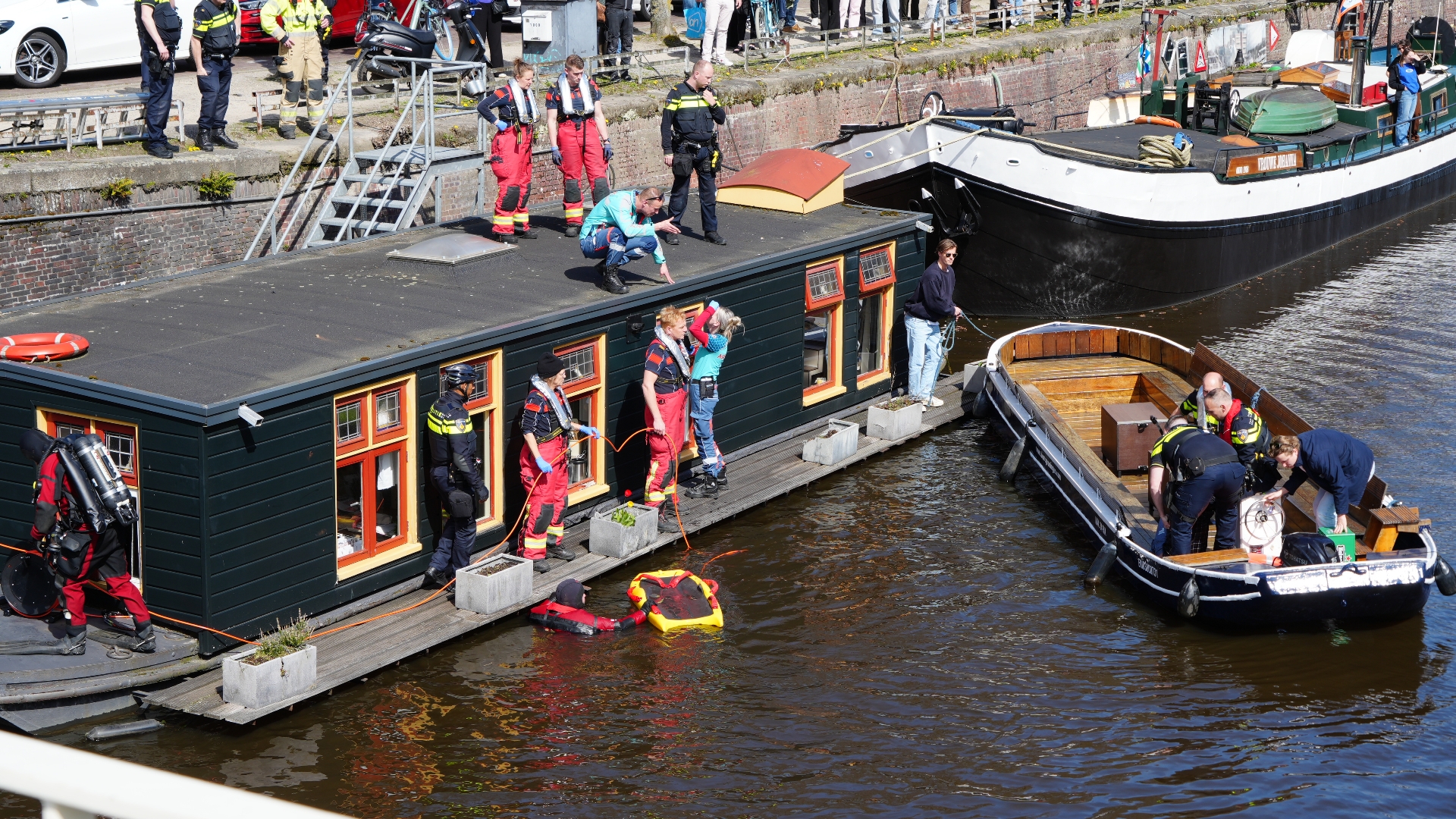 112-nieuws: Man uit water gered in binnenstad • Ter Apeler opgepakt na dollemansrit