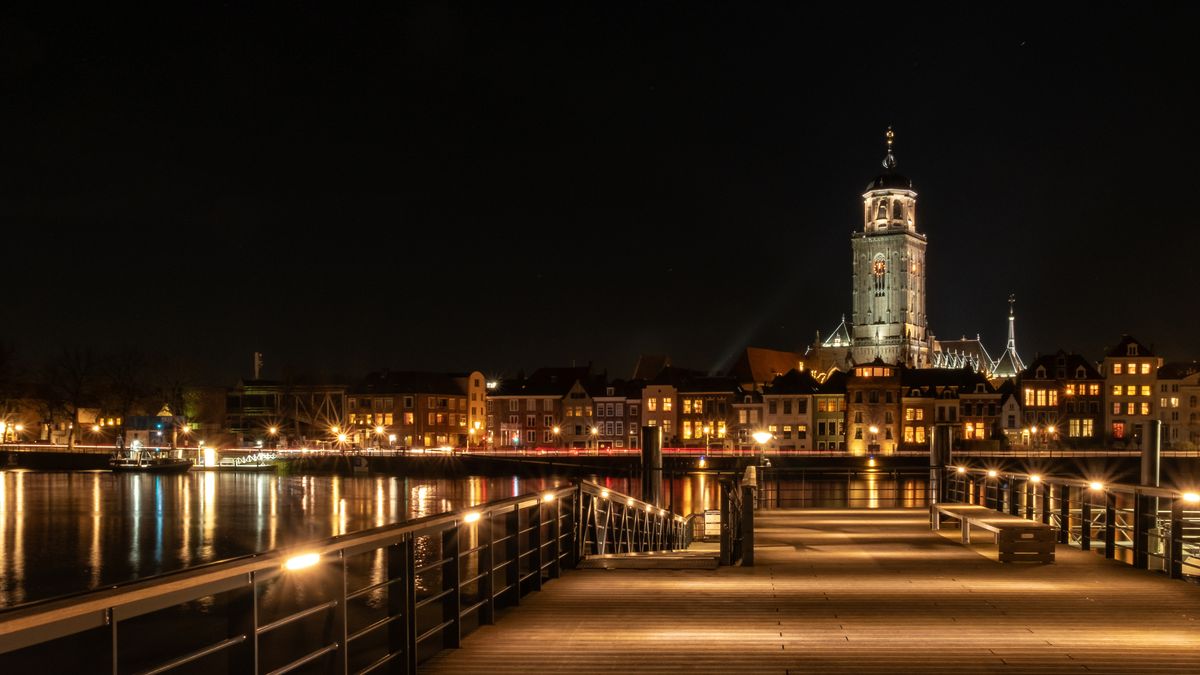 Bijzondere avondfoto van Deventer: zo legde Henk 'de poort naar Overijssel' vast