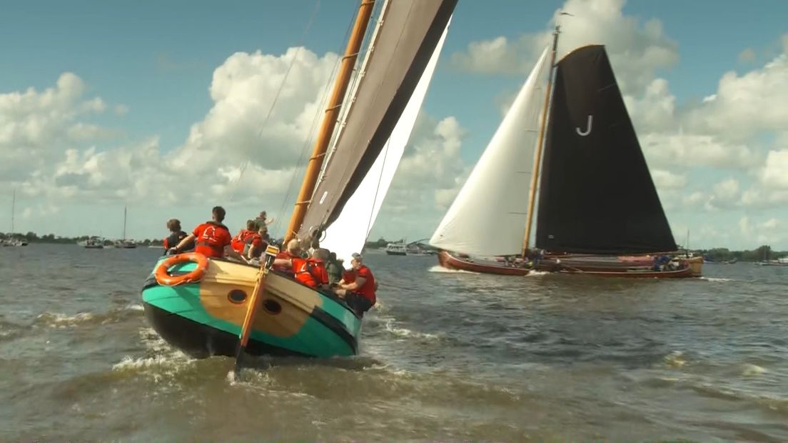 The Battle for Supremacy: Joure vs. Lemmer in the Skûtsjes Race on the Snitser Mar