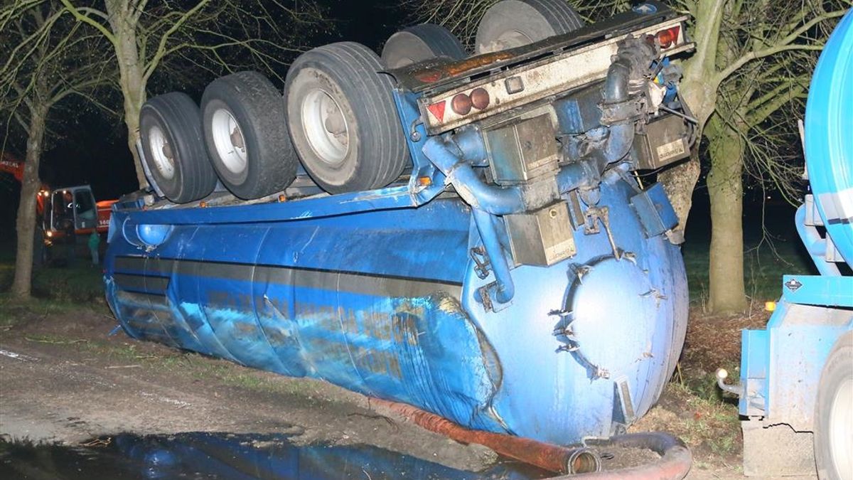 Tankwagen verliest duizenden liters mest bij Gieterveen