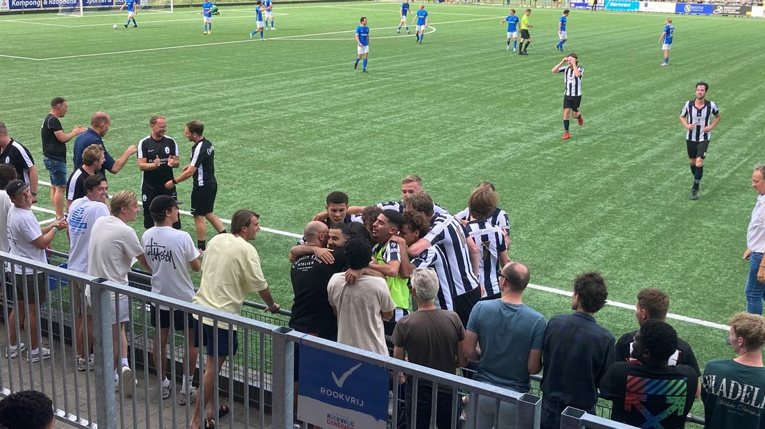 Hercules viert de treffer van Lahri. Kampong is verslagen