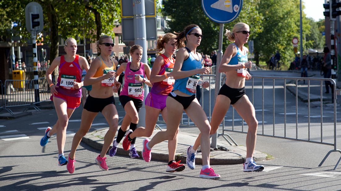 De vrouwen lopen hun 40e Singelloop