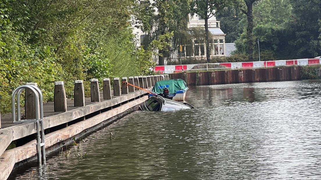 De auto in de haven van Slochteren