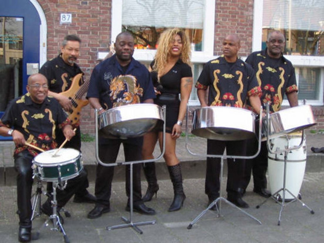 Willys Carribean Steelband in Live uit Lloyd