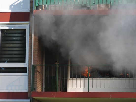 Brandmeester bij flat in Assen, een persoon gewond