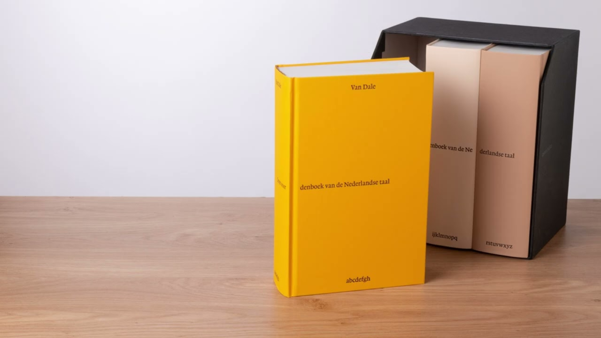 Nepobaby of vreugdebier? Dikke van Dale maakt genomineerden Woord van