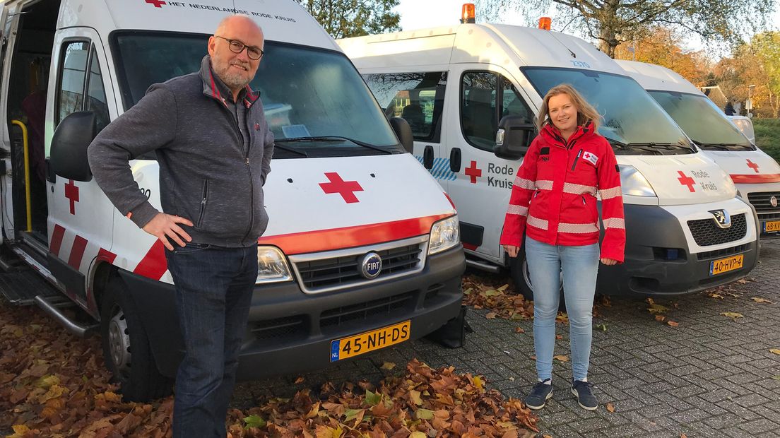 Peter Nelissen en Iris van Deinse bij het Rode Kruis in Utrecht.
