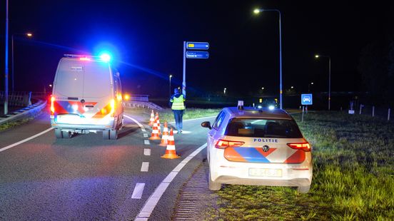 Motorrijder ernstig gewond bij ongeluk op N33. Motorrijder ernstig gewond bij ongeluk op N33.