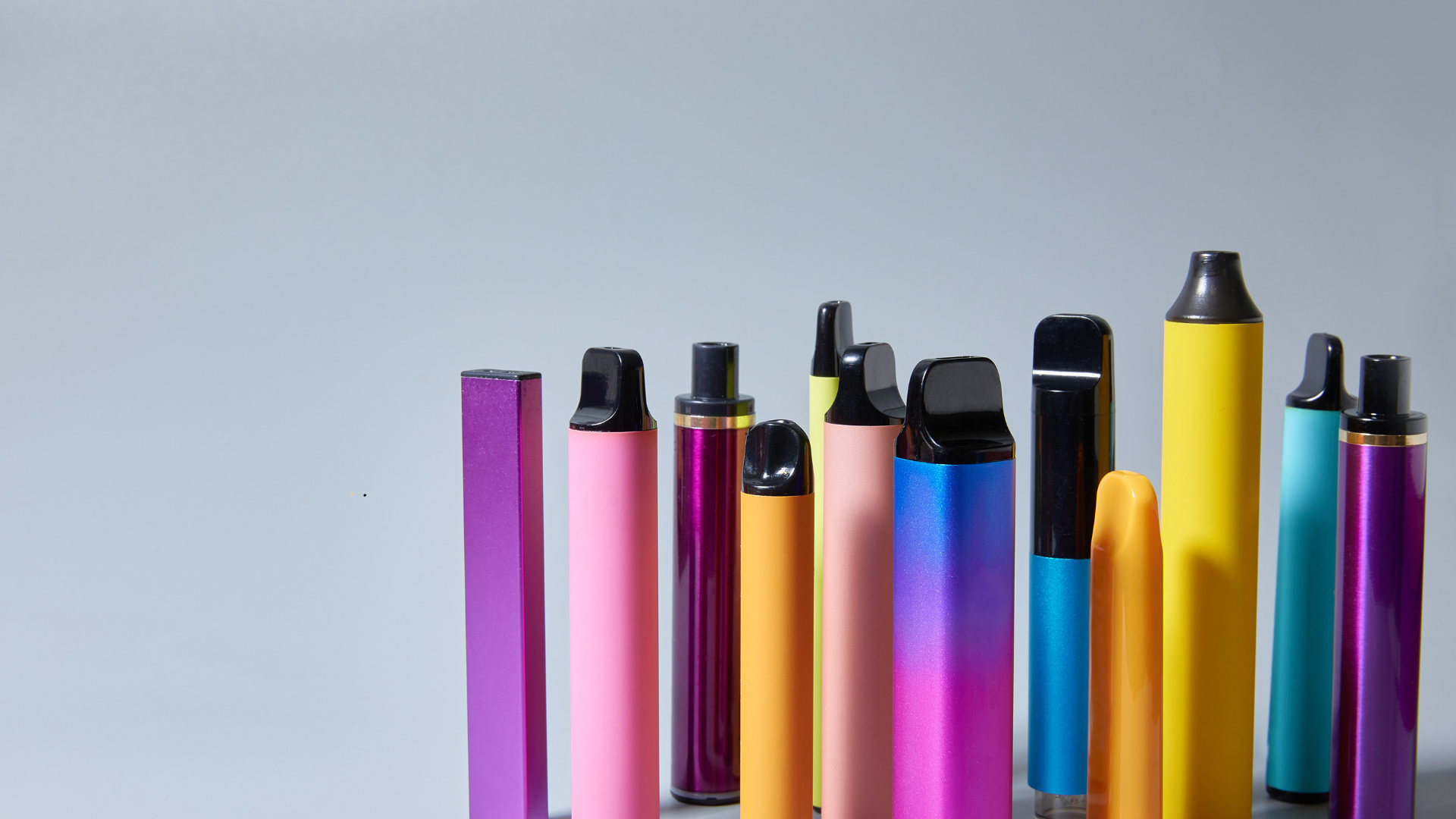 Een illegale vape met smaakje koop je gewoon in de Rotterdamse  tabakswinkels - Rijnmond