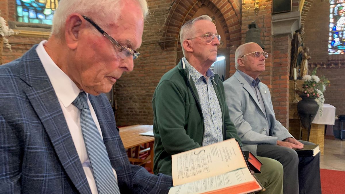 Video: Afscheid van een uitgedund kerkkoor Ospel