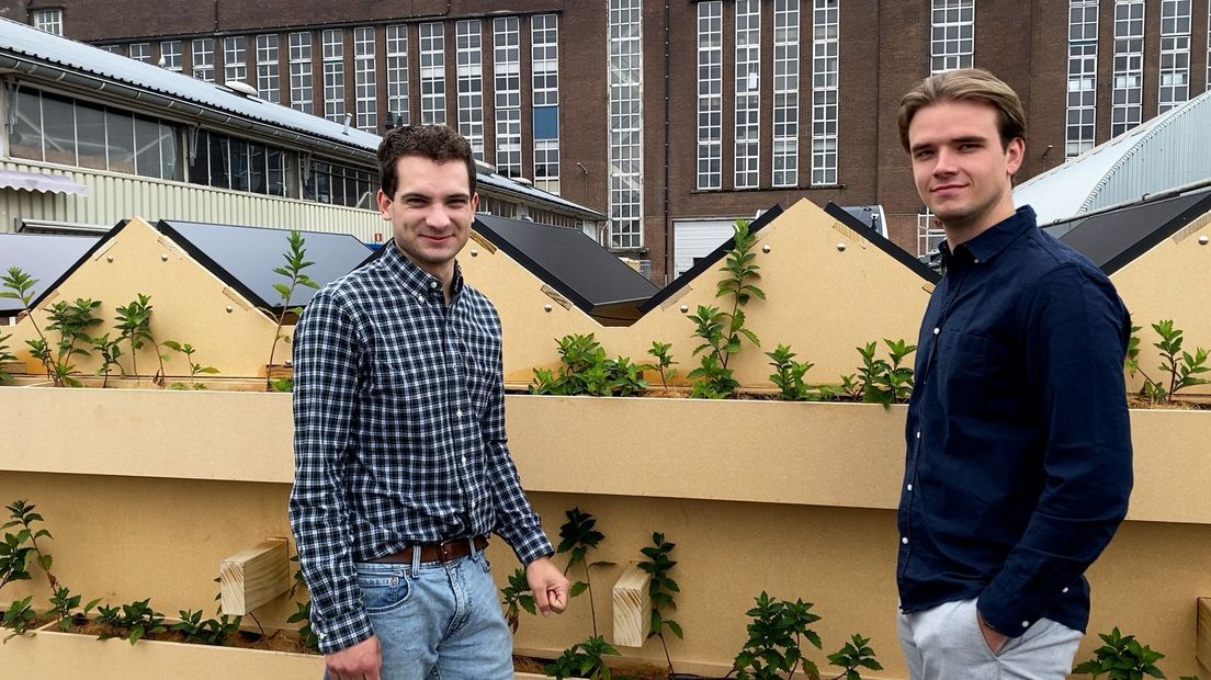 HAN-studenten Silas Teunissen en Bram Schonenberg voor de InfraWall 3.0.