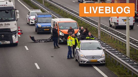 Kop-staartbotsing op A50 • gewonden bij ongeval. Kop-staartbotsing op A50 • gewonden bij ongeval.