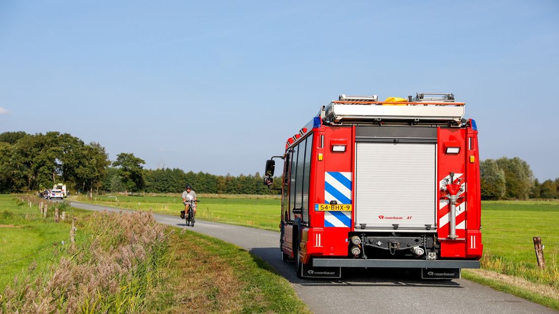 Hulpdiensten zijn aanwezig aan de Oosteinderlaan bij Leutingewolde