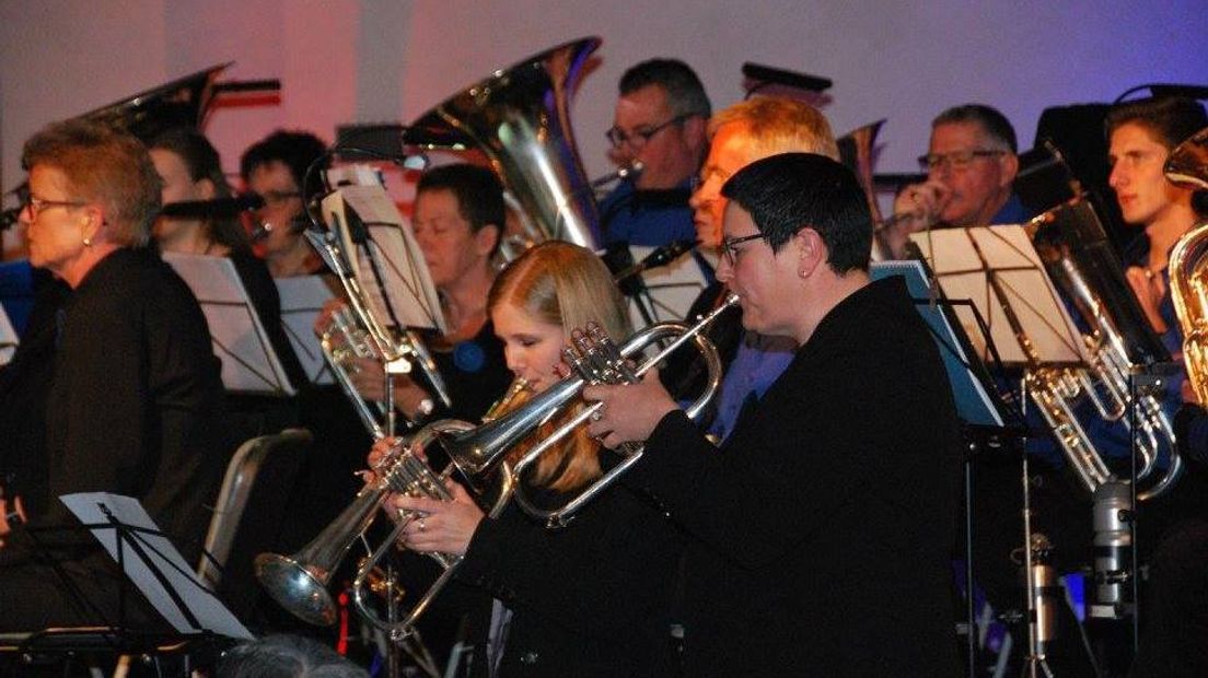 Fanfare ONDA uit Nieuw- en Sint Joosland tijdens een van de optredens