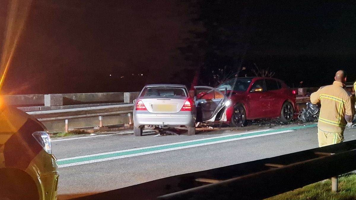 N34 bij Odoorn afgesloten na botsing met drie voertuigen