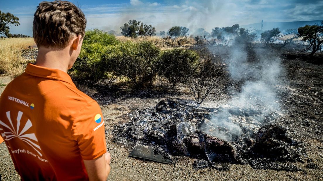 De zonneauto brandde volledig uit