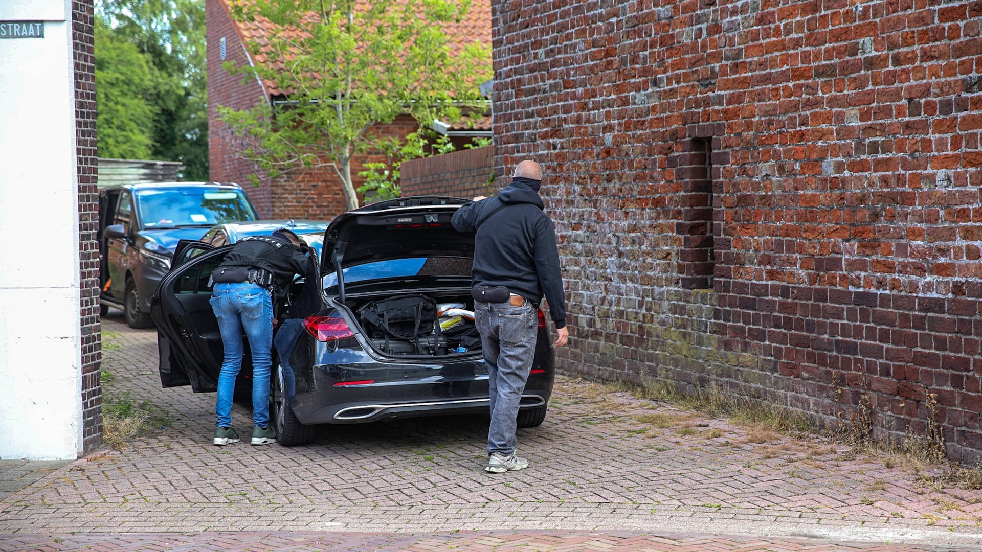 112-nieuws: Politie valt pand in Scheemda binnen • Stroomsto