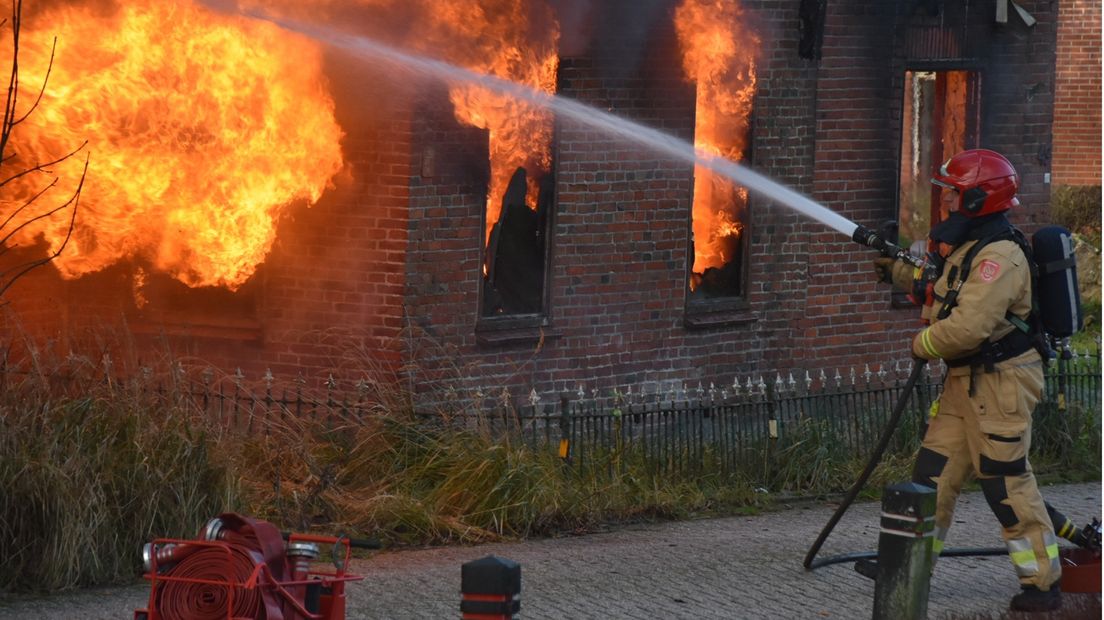 Het gaat om een felle, uitslaande brand