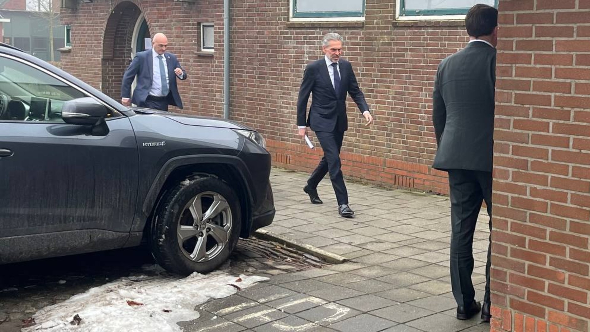 Schoof kiest aardbevingsgebied voor laatste werkbezoek