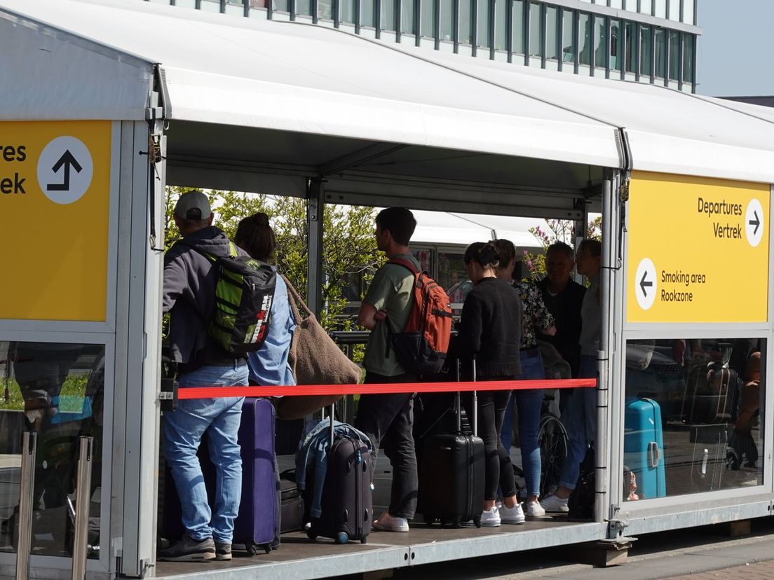 Ook wachtrijen op de Rotterdamse luchthaven