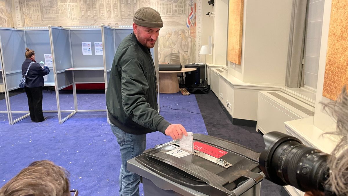 Ivar (30) uit Stad heeft de primeur en is eerste stemmer van Groningen