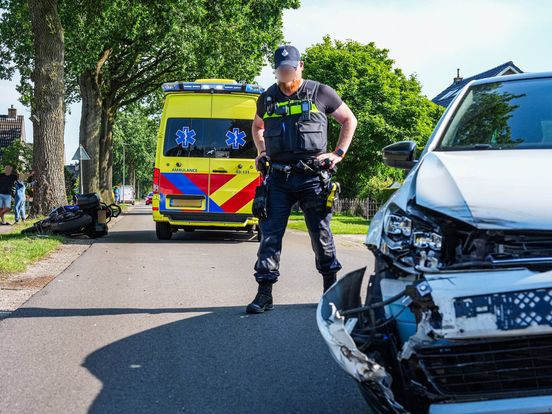 Motorrijder gewond na botsing met auto in Nieuw-Amsterdam