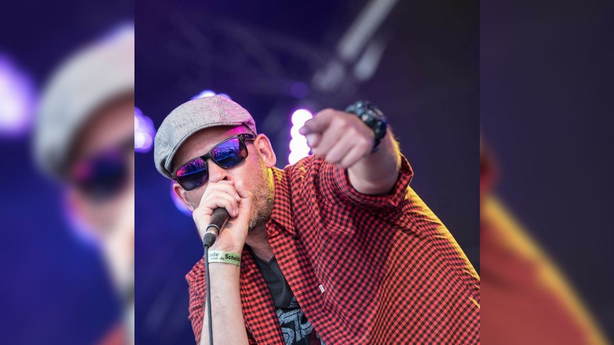 Johnny O.K. uit Breskens viert jubileum 20 jaar 'vishop' met twee singles