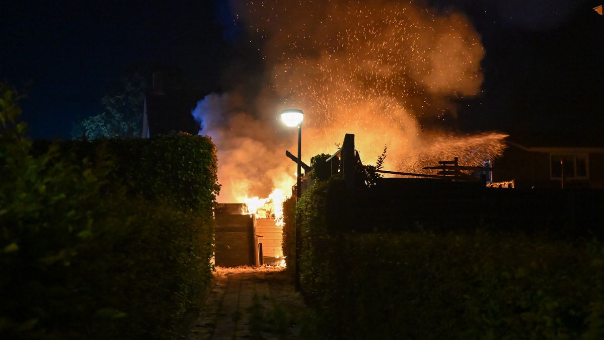 Schuren verloren gegaan bij brand Franeker | Gewonden bij ongeluk Hitzum