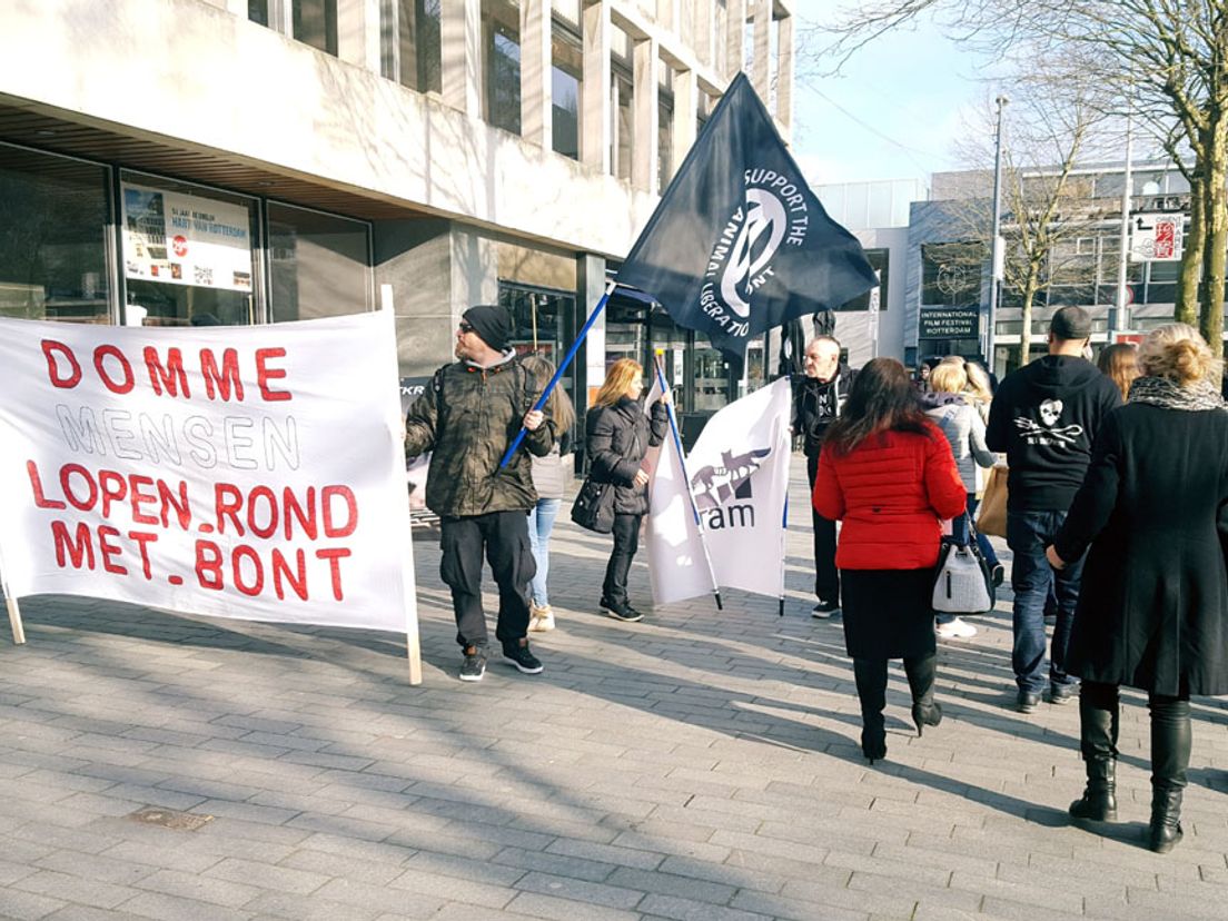 Demonstratie tegen bont in Rotterdam-Centrum