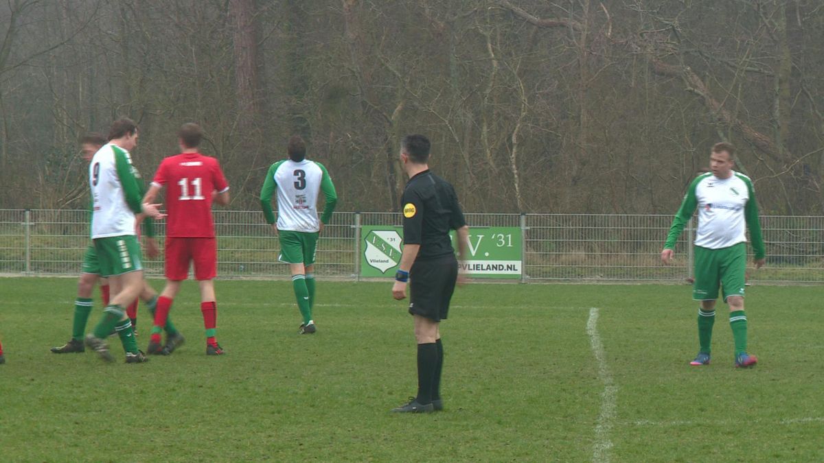 Voetbalclub Vlieland heeft genoeg van afzeggingen en stapt uit competitie: 