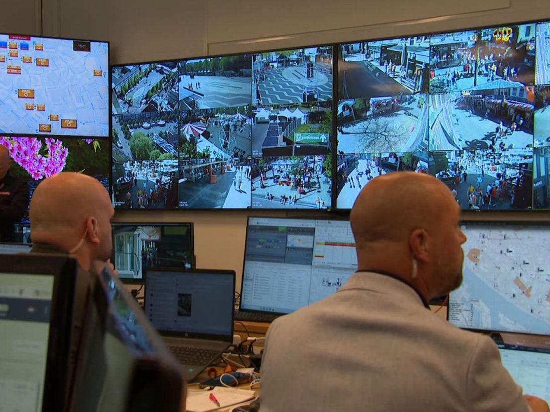 De meldkamer in Arnhem tijdens Koningsnacht