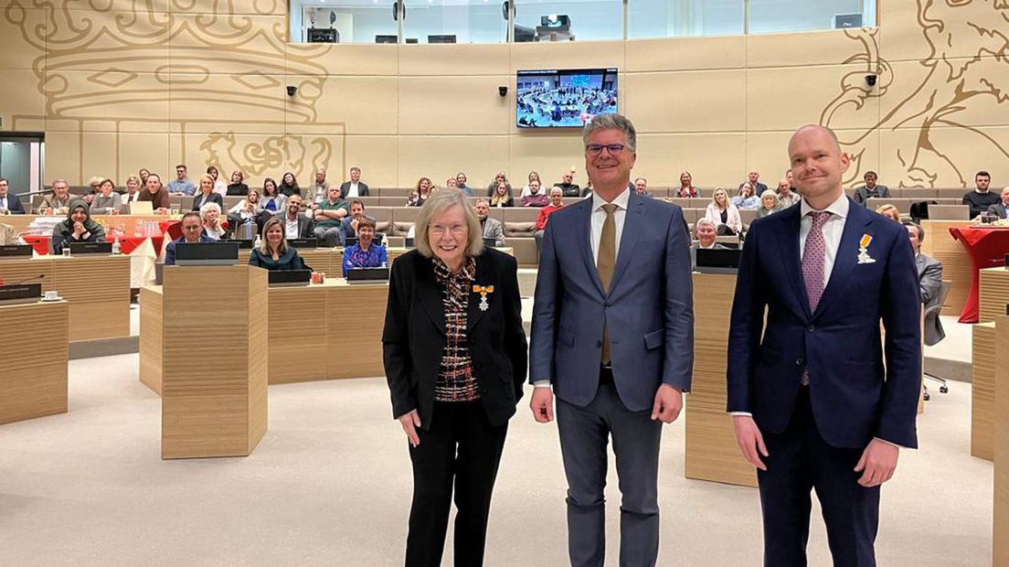 Elly Broere (BVNL) en Arthur Kocken (VVD) werden allebei benoemd tot lid in orde van Oranje Nassau