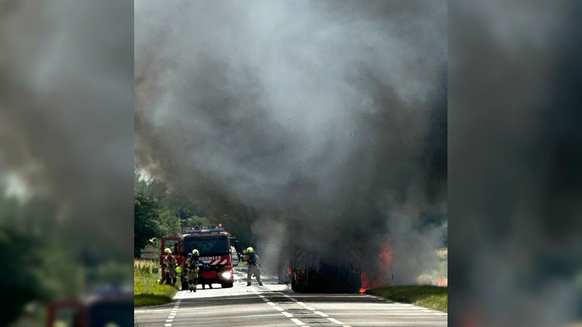 Felle voertuigbrand bij Zuidzande geblust