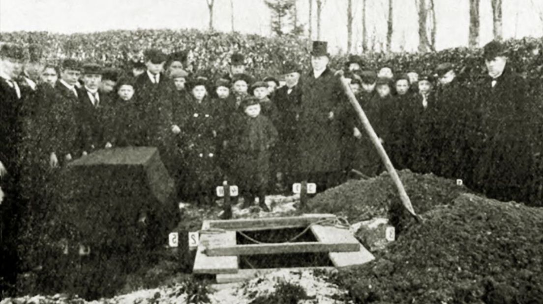 De begrafenis van een kind in 1904