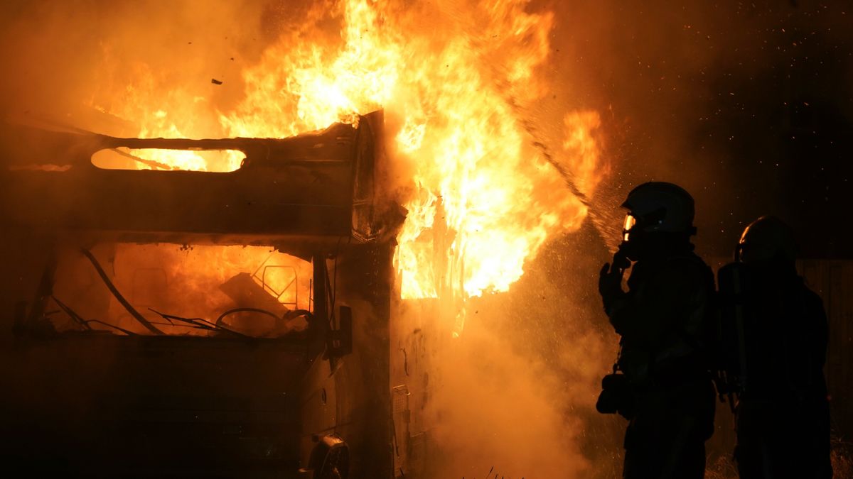 Camper in Hoogeveen gaat in vlammen op