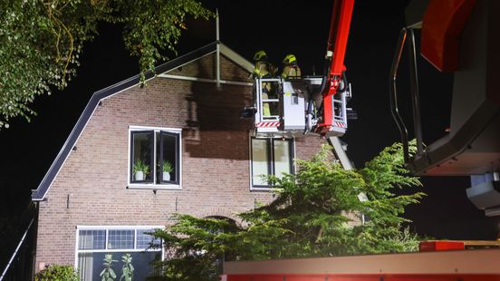 Brand in een woning ontdekt door buren die last van rook hadden