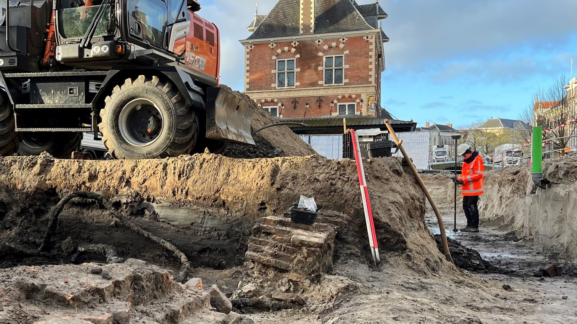 Archeologen lizze de skiednis fan de midsiuwske waach fan Ljouwert bleat