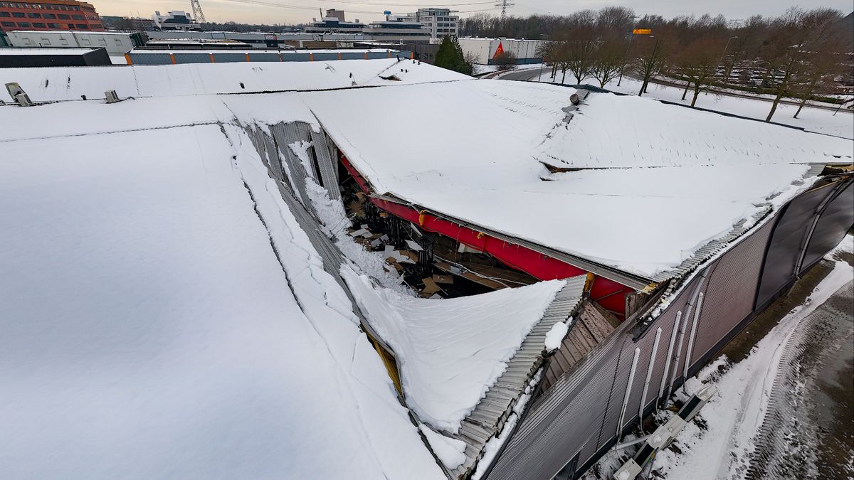Schade aan ingestorte sporthal goed zichtbaar bij daglicht: 'Echt heftig'
