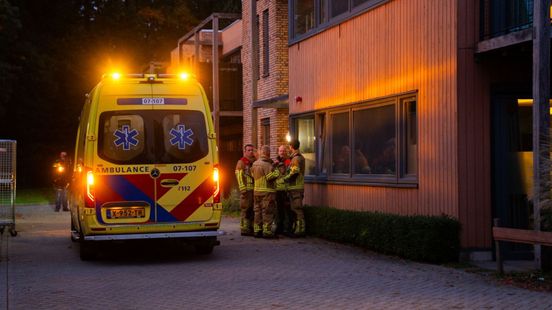 Brand in zorgappartement: persoon zwaargewond