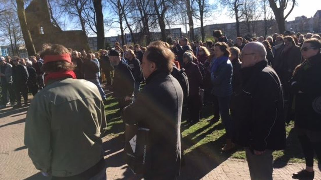 Zo'n 200 tegenstanders van de herbouw van de donjon in Nijmegen hielden zaterdag een demonstratie.