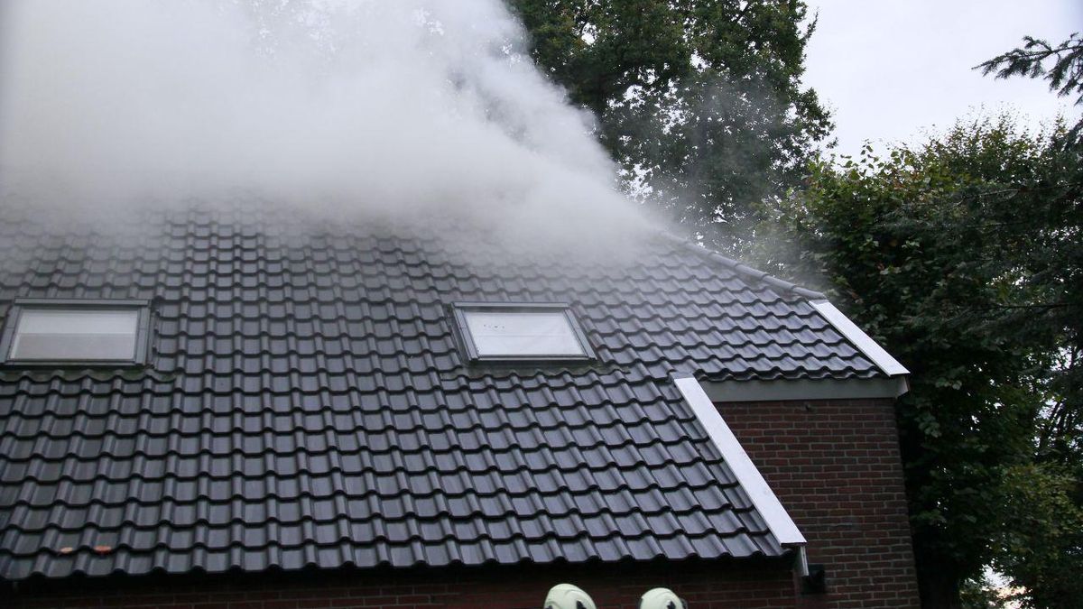 Veel rook bij schoorsteenbrand in Drouwen